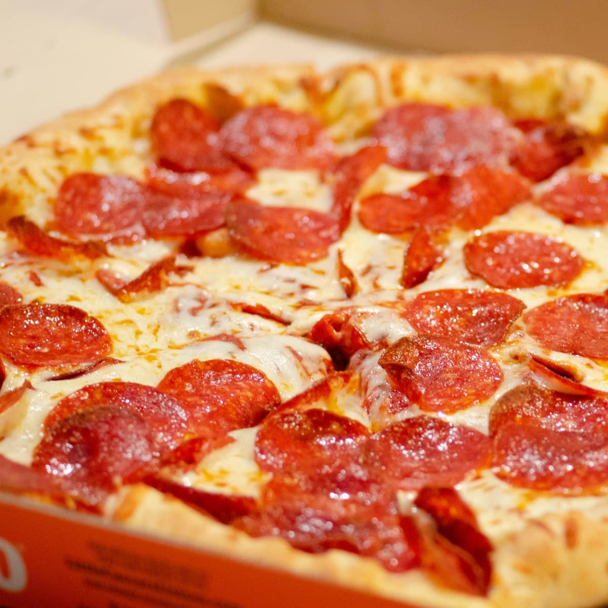 Pizza pepperoni phô mai