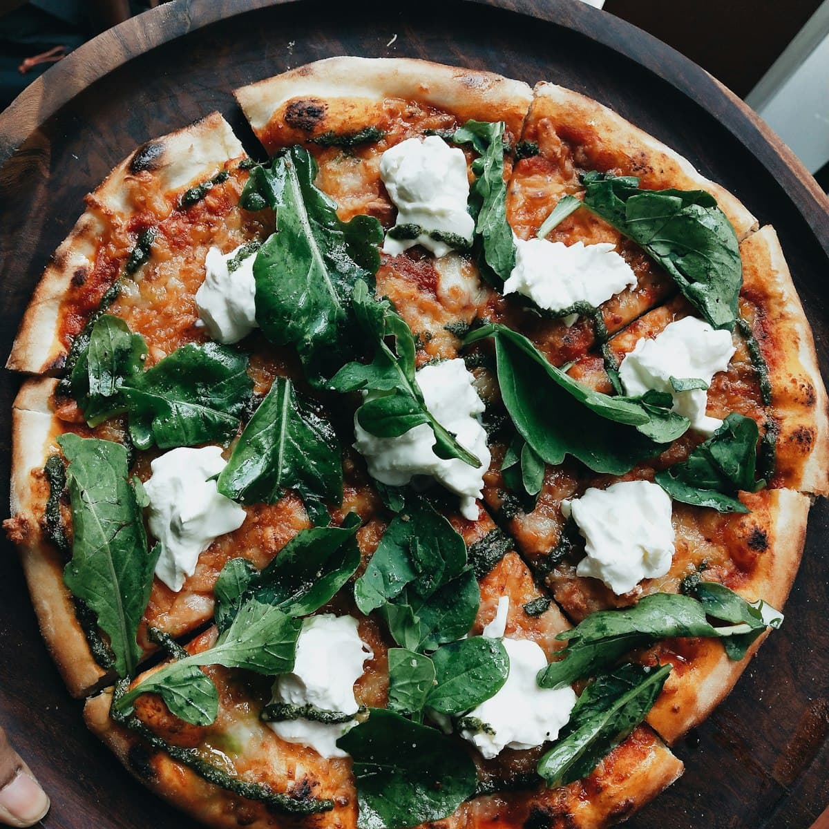 Pizza thịt nguội rau rocket